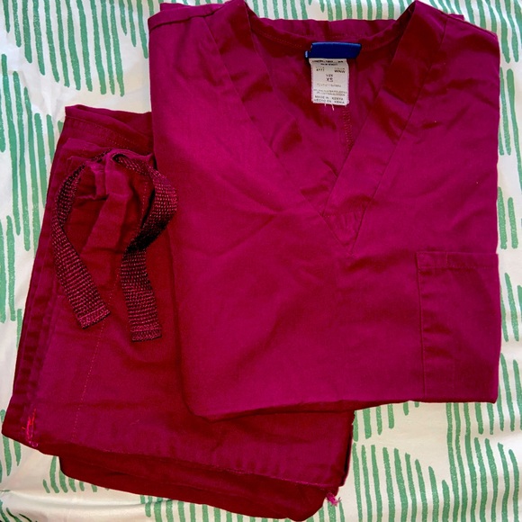 Cherokee Other - Berry Affordable 🍇 Burgundy scrub set.Size XS. Discounted price *read details*